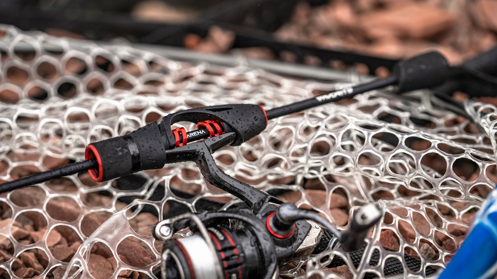 Rod Favorite Arena ARN1-5102UL-T 1.78 m (5'10"). 1-4.5 g (0.04-0.16 oz). 2.5-5 lb Fast (Red) - Emerald Ripple