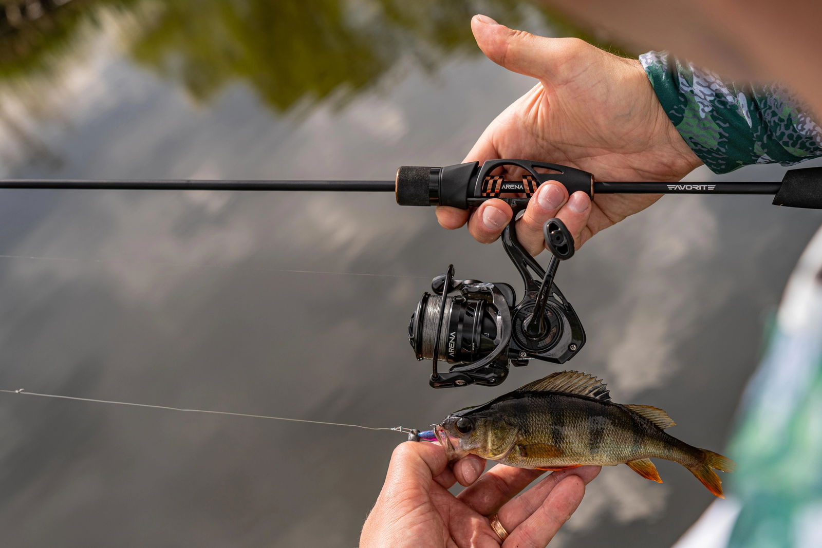 Rod Favorite Arena ARN1-672UL-T 2.01m 1.5-4.5g 2.5-5lb Fast(Bronze) - Emerald Ripple