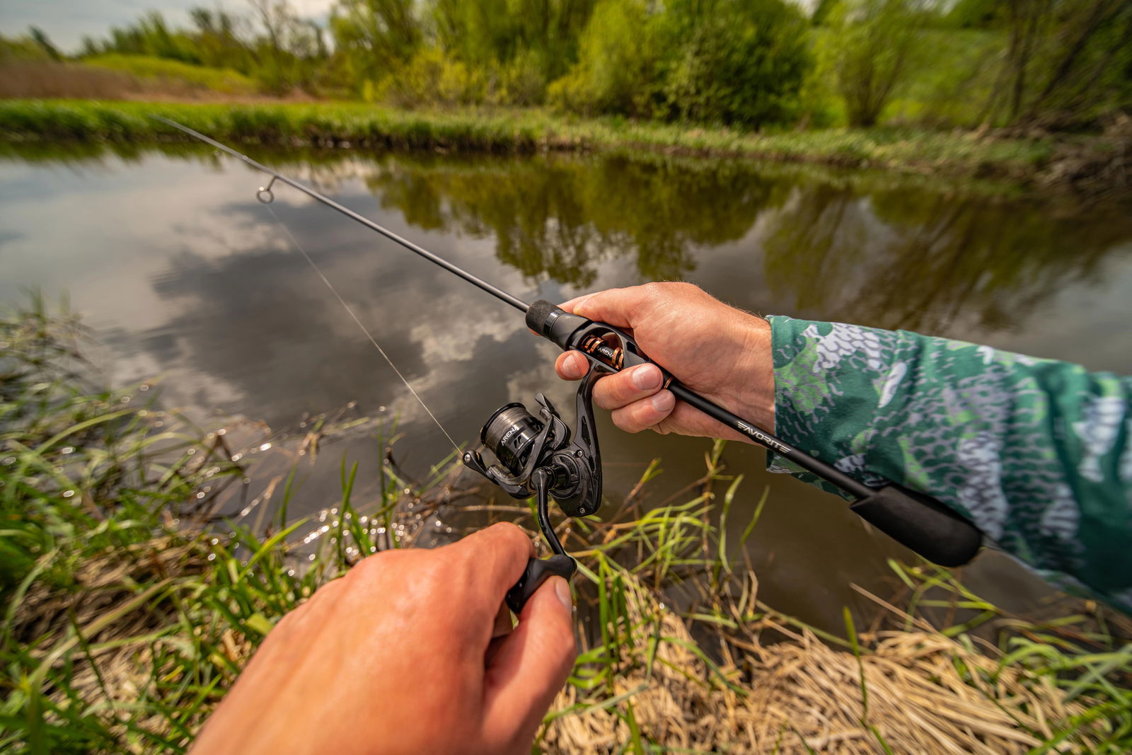 Rod Favorite Arena ARN1-672UL-T 2.01m 1.5-4.5g 2.5-5lb Fast(Bronze) - Emerald Ripple