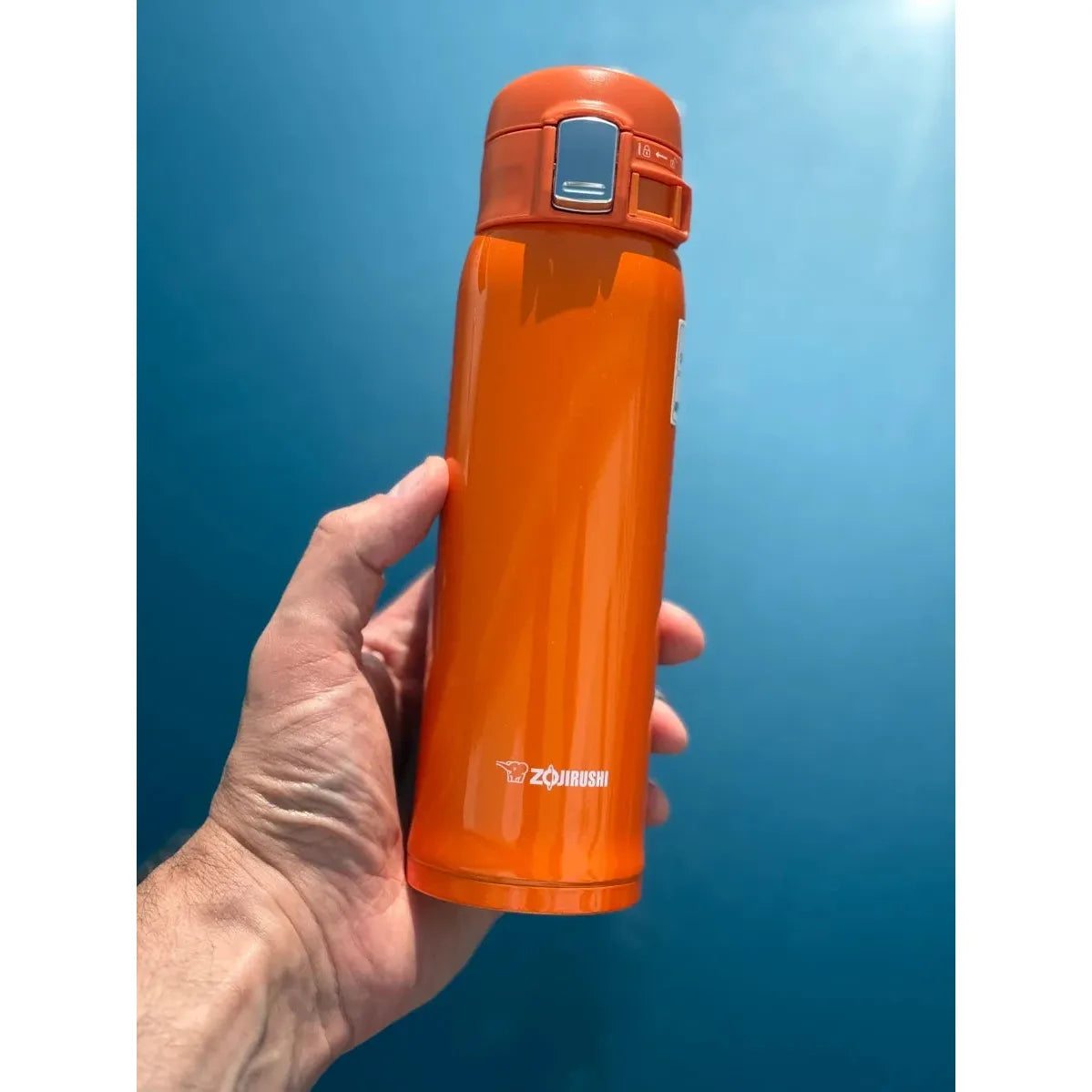 Zojirushi Mug SM-SHE Orange from 480 ml against the sky