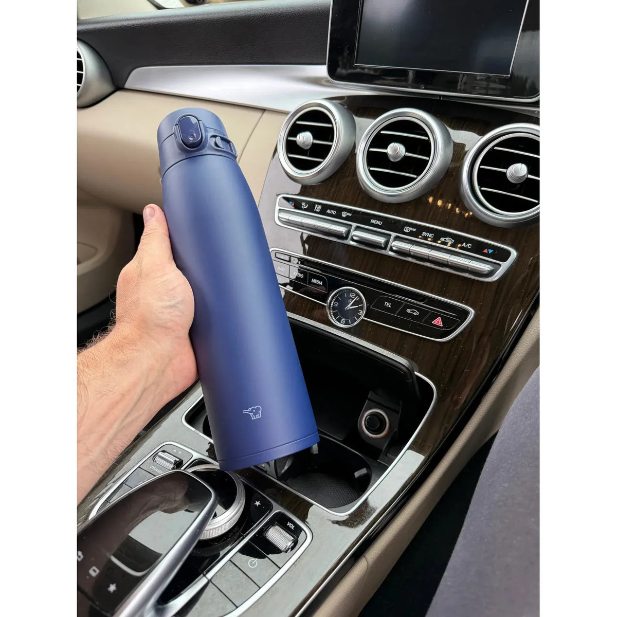 Zojirushi_vb_950_ml Dark Blue _in_the_car